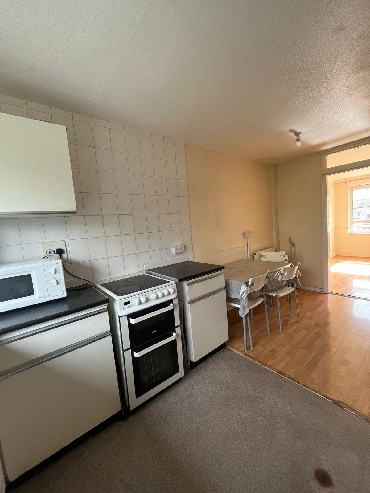 Flat Chatsworth Road in Greater London