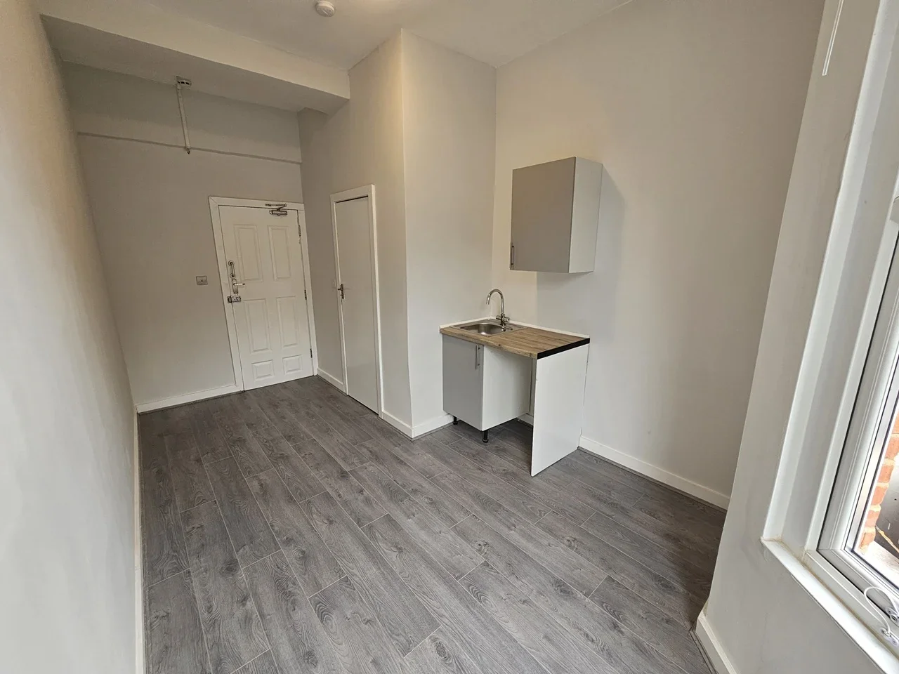 Flat Oakfield Road in Greater London