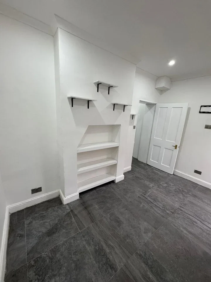 Flat Beverley Road in Greater London