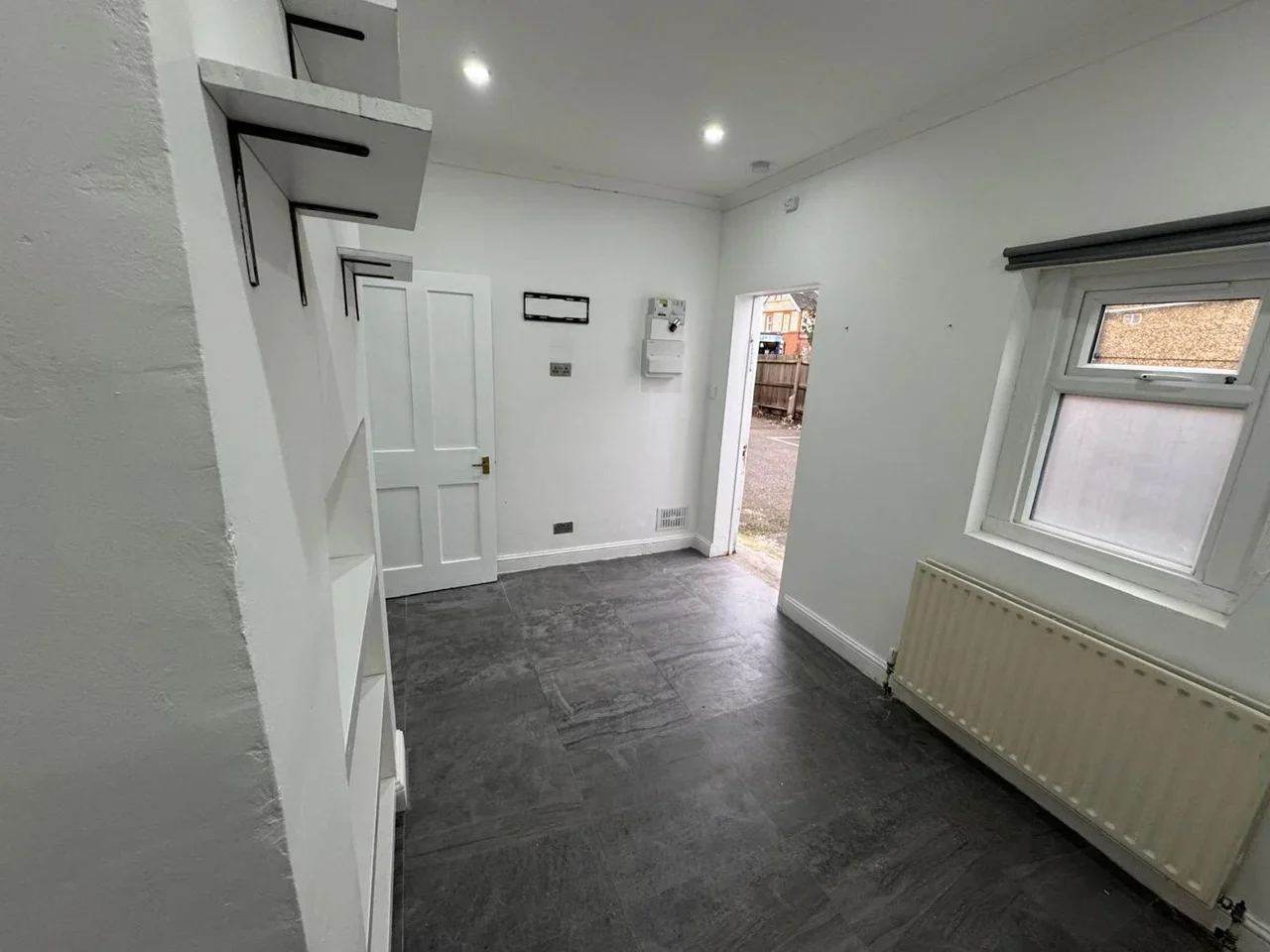 Flat Beverley Road in Greater London
