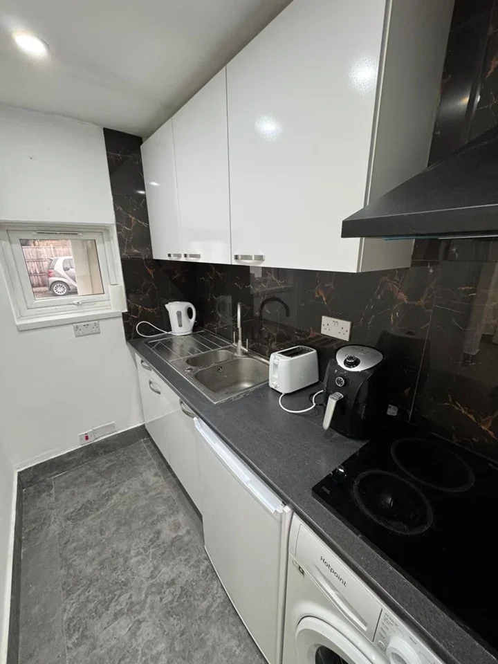 Flat Beverley Road in Greater London