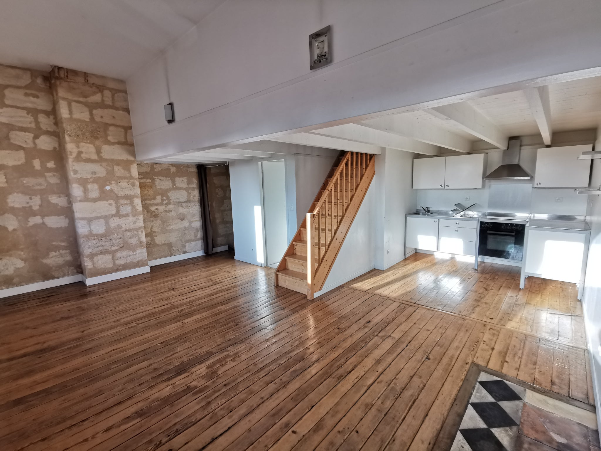 Flat Avenue de la Mission Haut-Brion in Talence