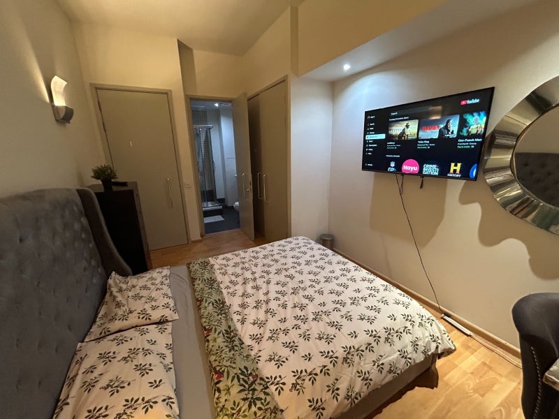 Room City Road in Greater London