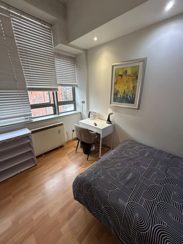Room City Road in Greater London
