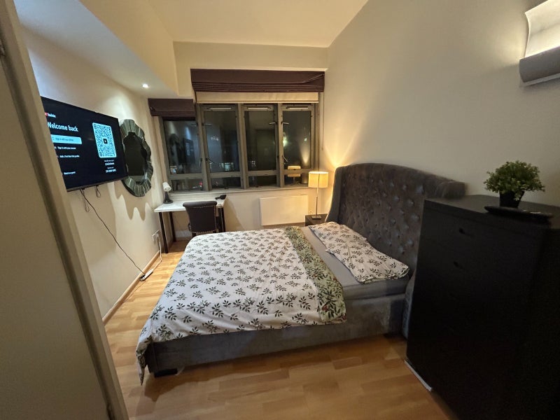 Room City Road in Greater London