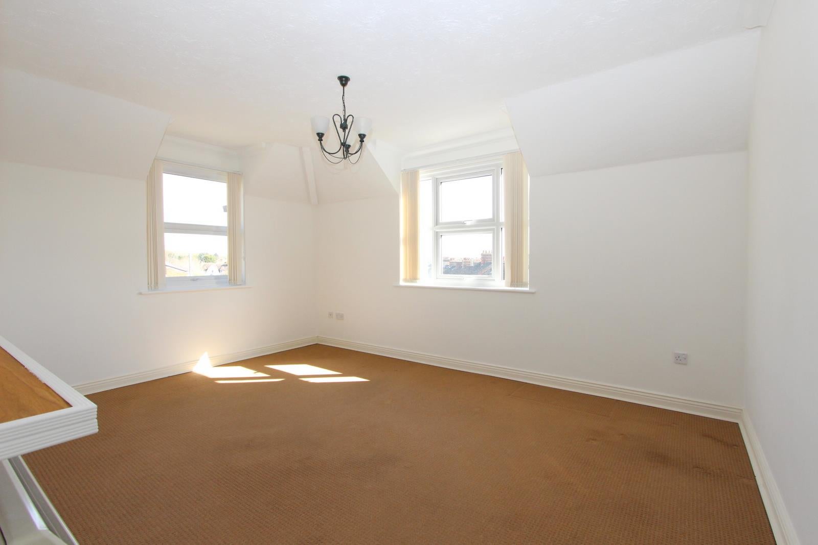 Flat Southcourt Road in Leighton Buzzard