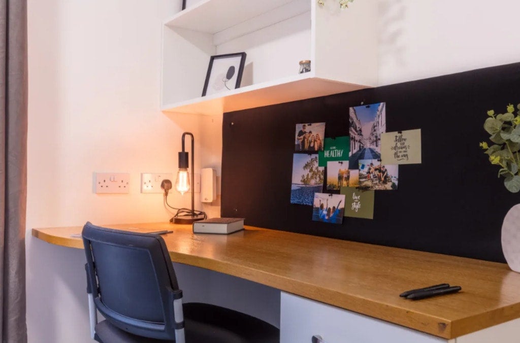 Room Blackfriars Road in Salford