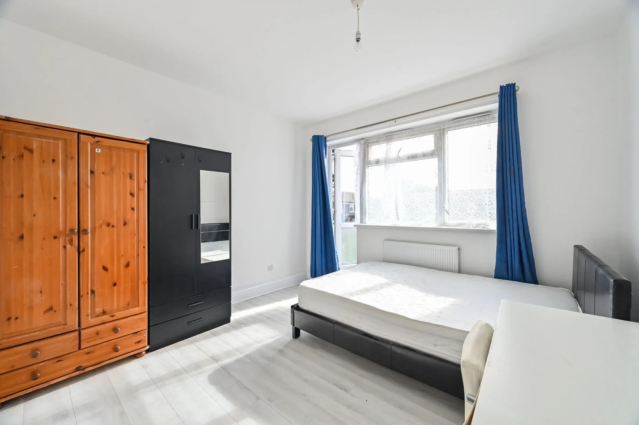 Flat Lawrence Close in Greater London