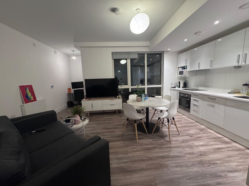 Flat Silvertown Way in Greater London