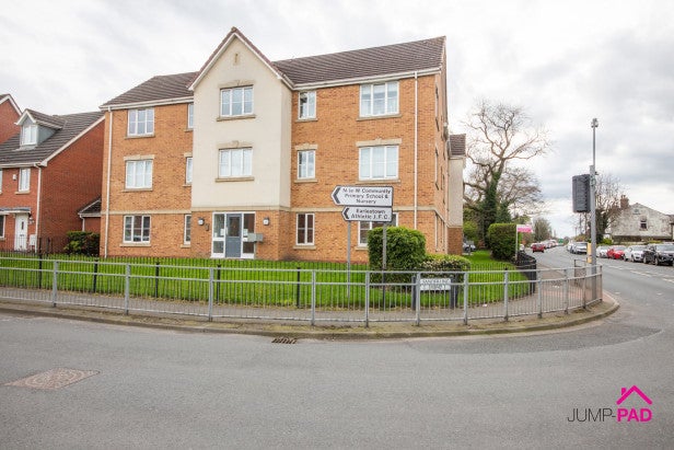 Flat Crow Lane East in Newton-le-Willows