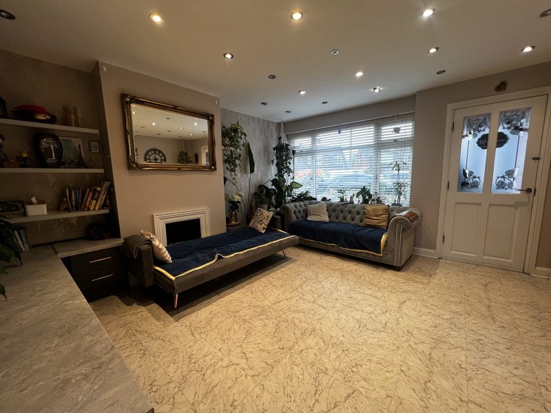 House Landon Way in Borough of Spelthorne