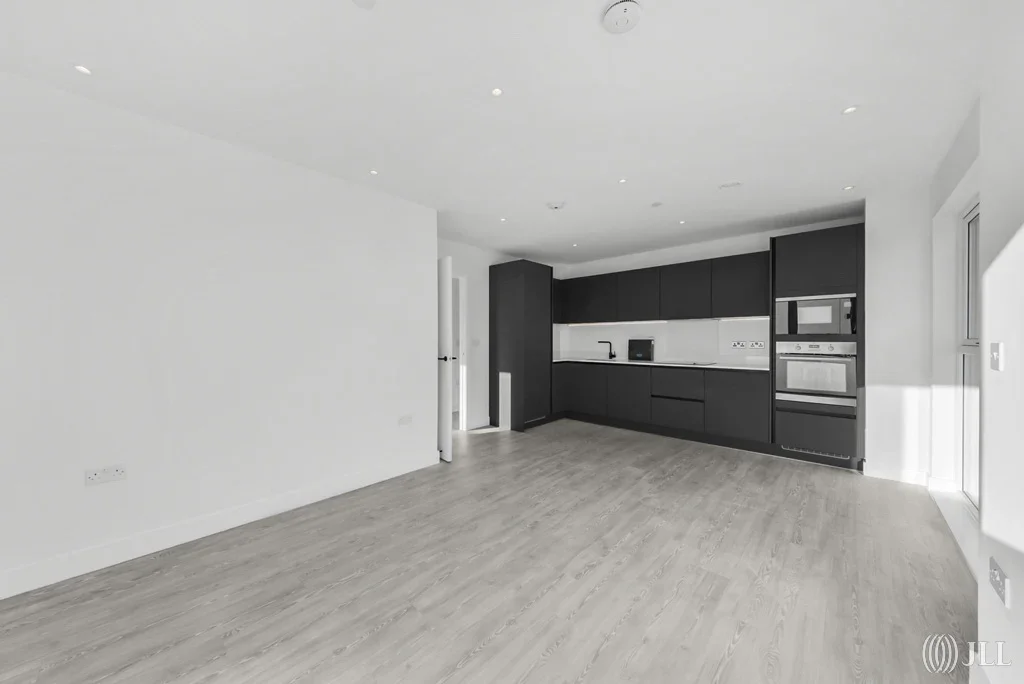Flat Chiswick High Road in Greater London