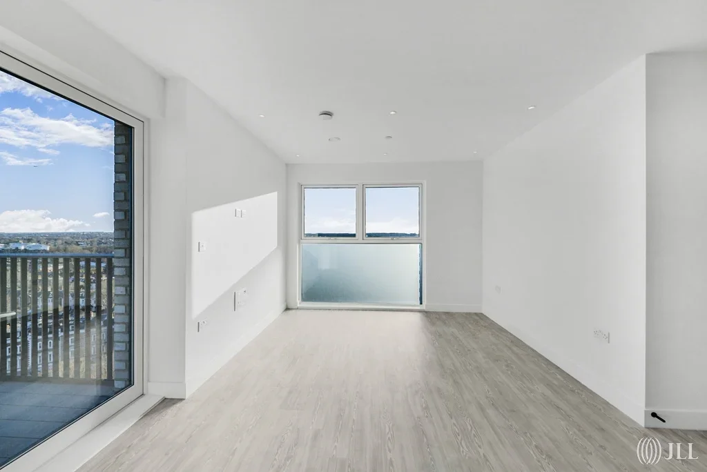 Flat Chiswick High Road in Greater London