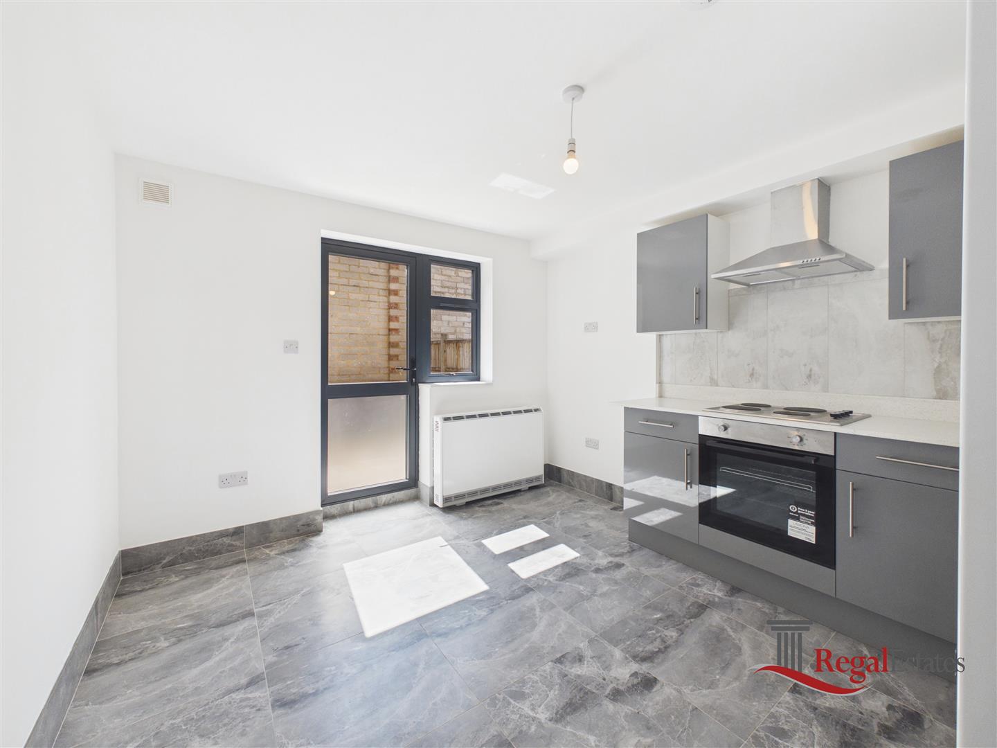 Flat Colin Road in Greater London