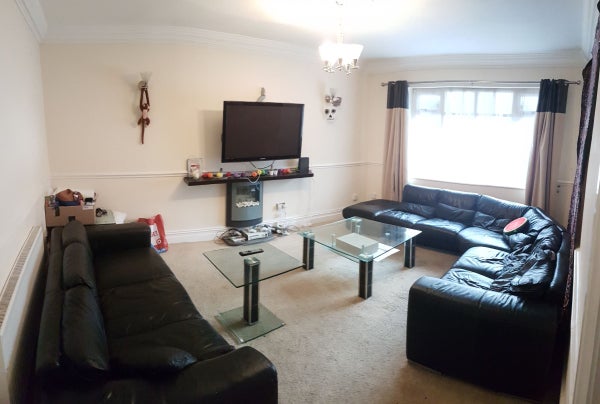 Flat Kingswood Road in Manchester
