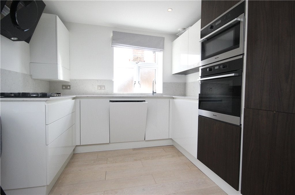 Flat Ealing Green in Greater London