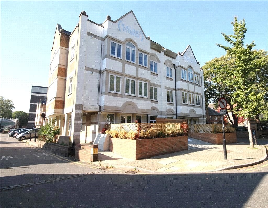 Flat Ealing Green in Greater London