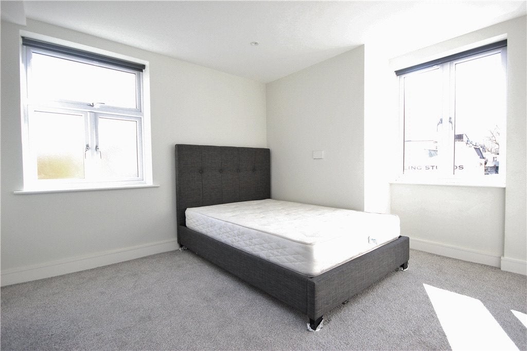 Flat Ealing Green in Greater London