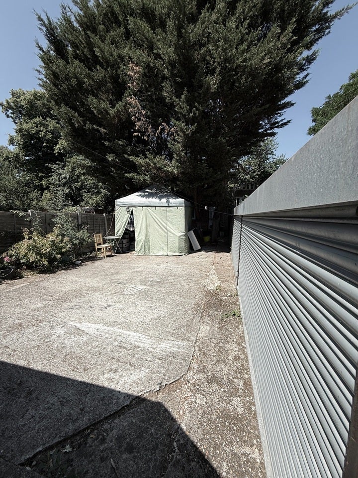 Room Clova Road in Greater London