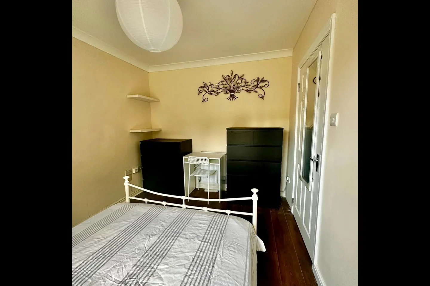 Room Dorney Place in Dartford