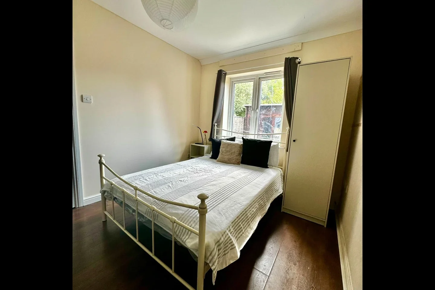 Room Dorney Place in Dartford