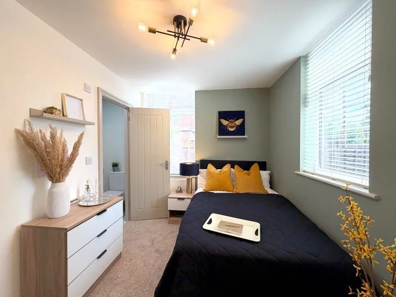 Room Adelaide Road in Cheadle