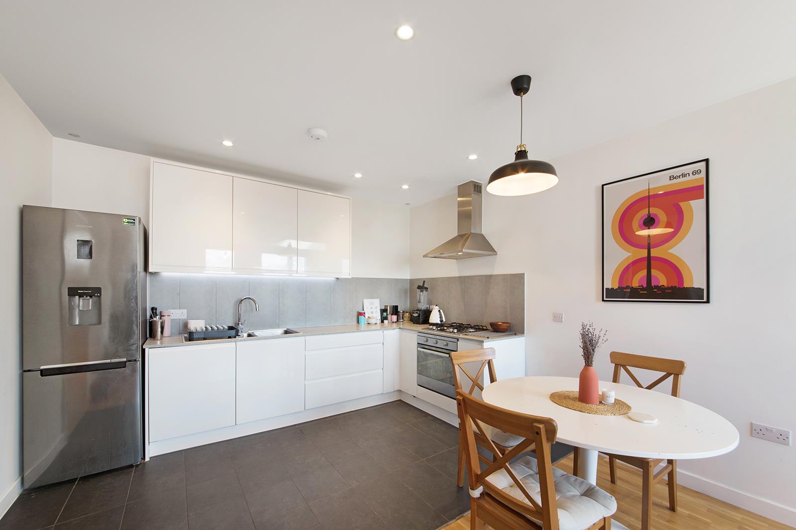 Flat Glebe Road in Greater London