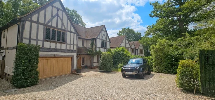 Flat Trumps Green Road in Borough of Runnymede