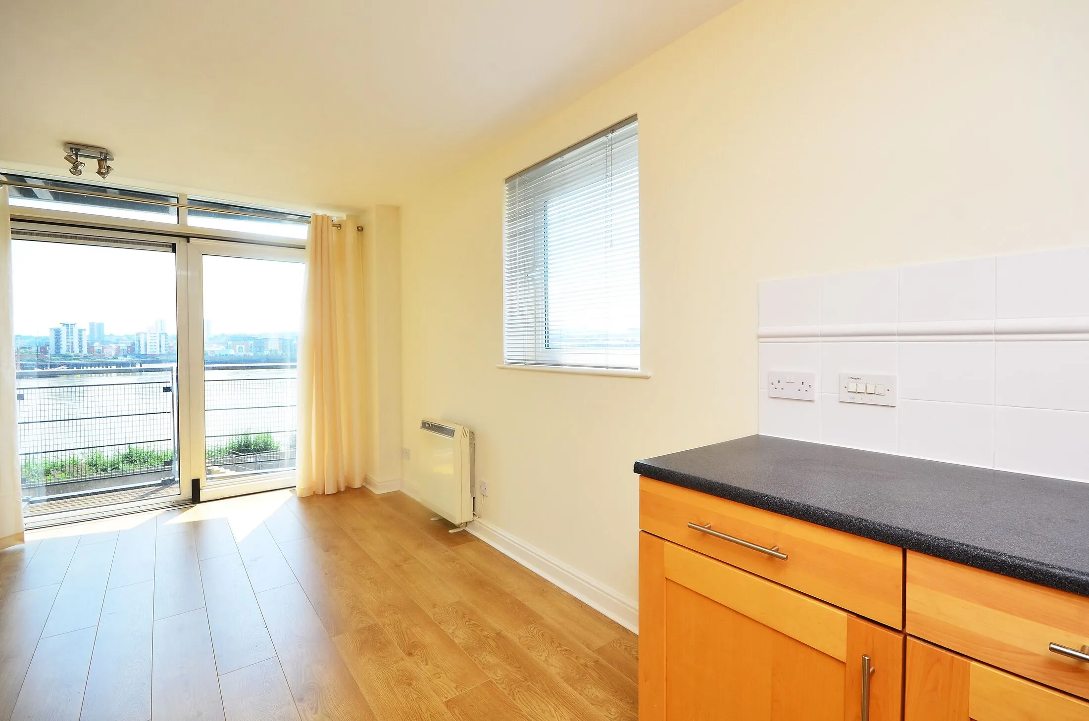 Flat Fishguard Way in Greater London