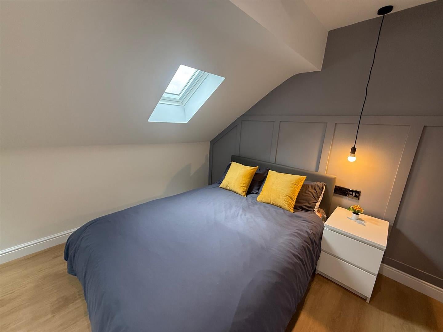 Room Meadow Avenue in Mansfield
