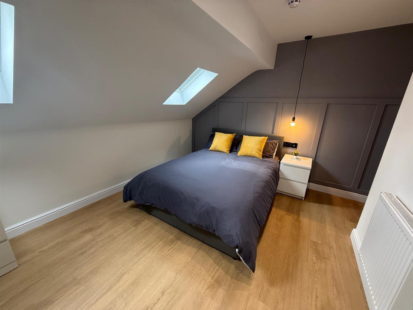 Room Meadow Avenue in Mansfield