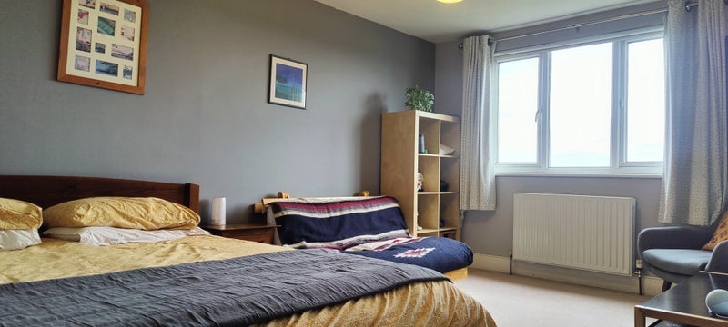 Room Downhills Park Road in Greater London