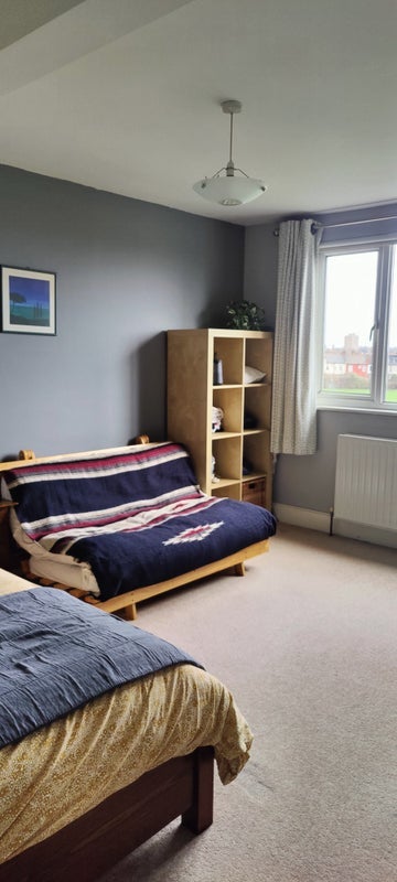 Room Downhills Park Road in Greater London