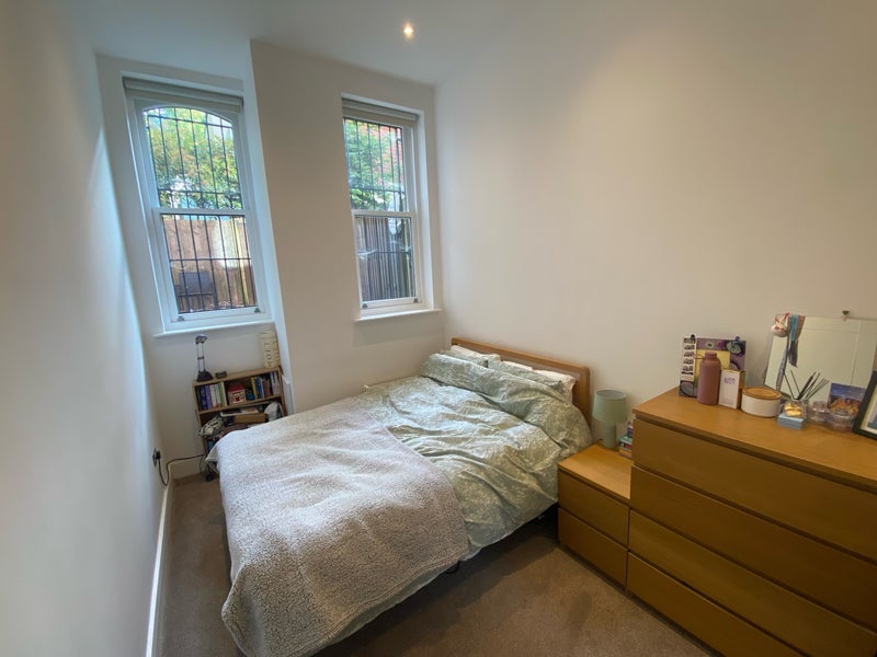 Room Finchley Road in Greater London