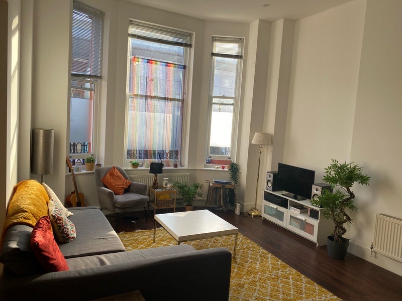Room Finchley Road in Greater London
