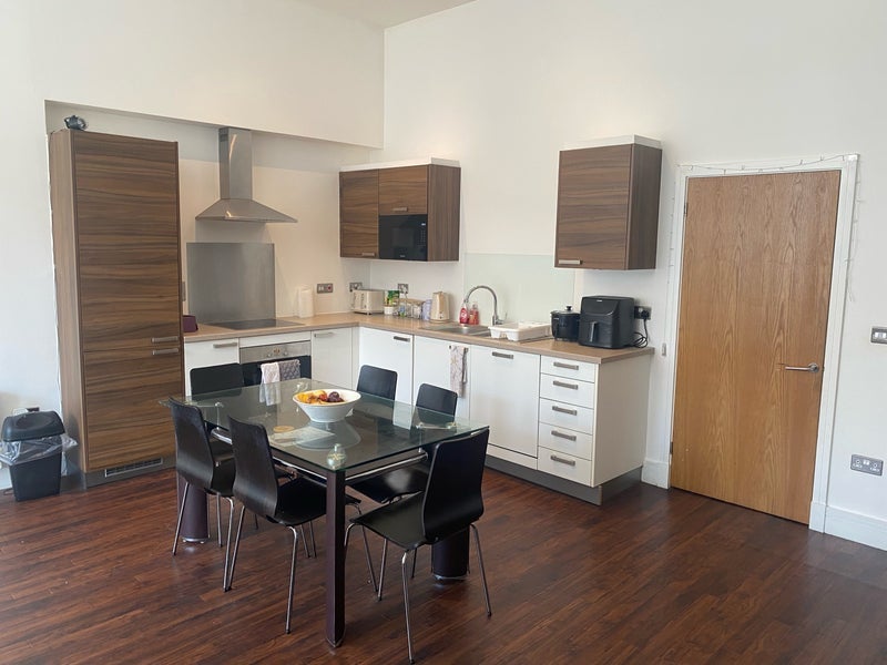 Room Finchley Road in Greater London