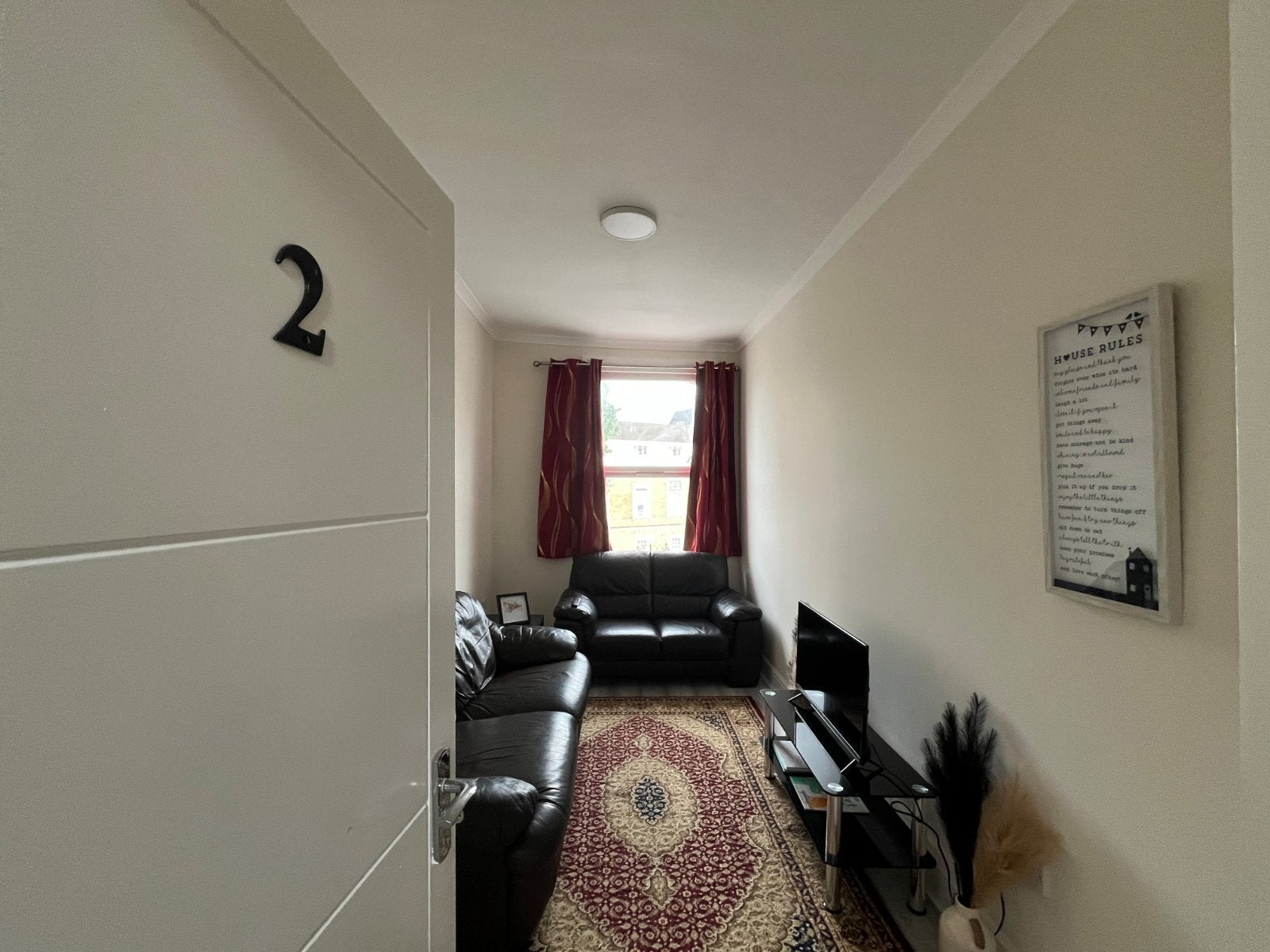 Room Kew Bridge Road in Greater London