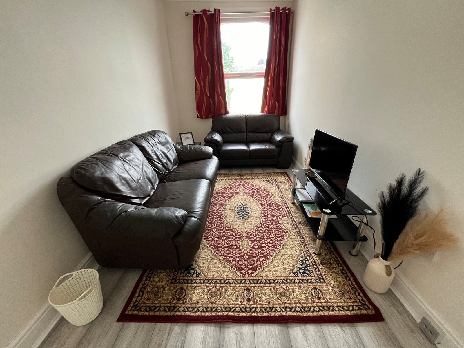 Room Kew Bridge Road in Greater London