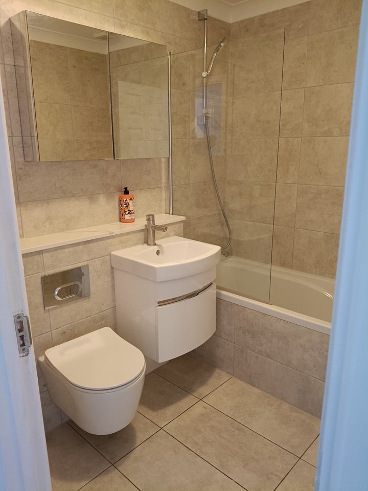Flat Teesdale Avenue in Greater London