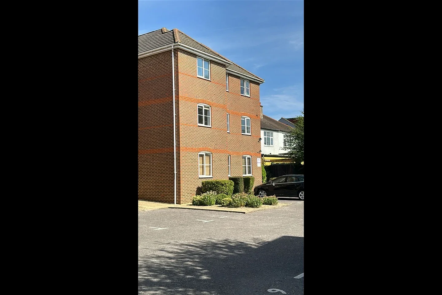 Flat Teesdale Avenue in Greater London