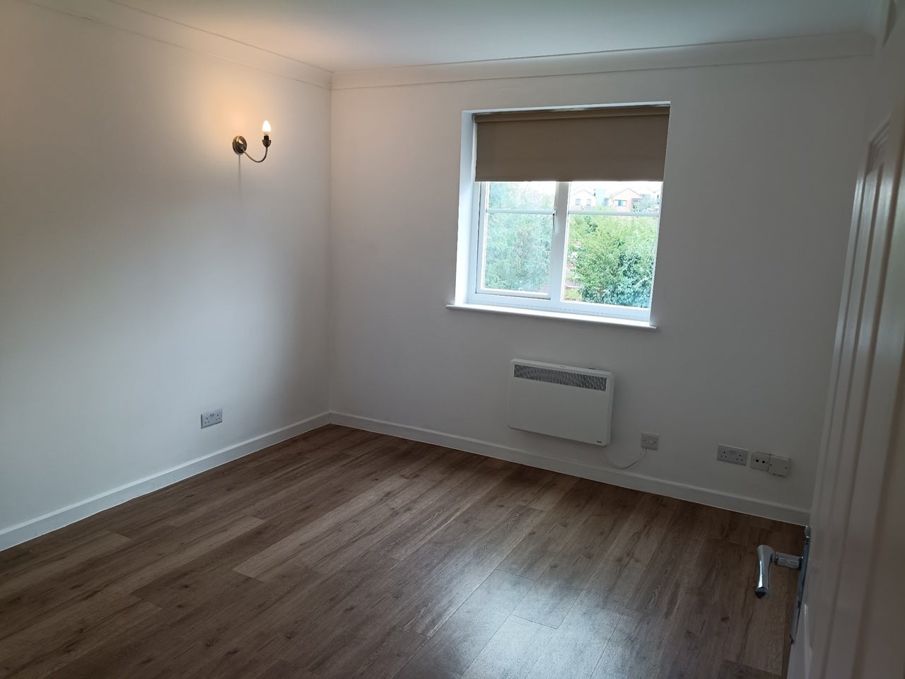 Flat Teesdale Avenue in Greater London