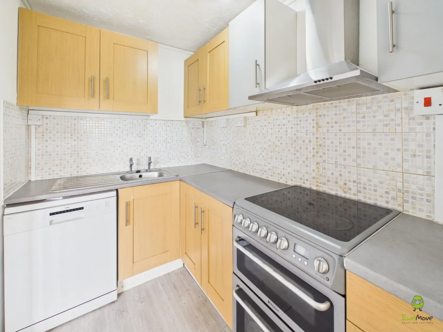 Flat Broadway in Greater London