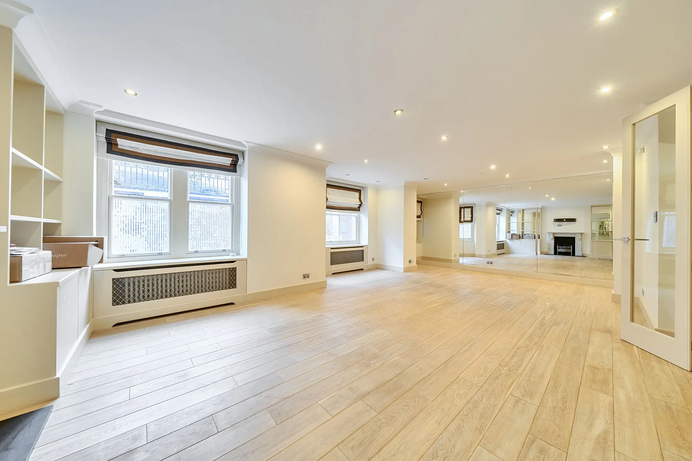 Flat Harley Gardens in Greater London