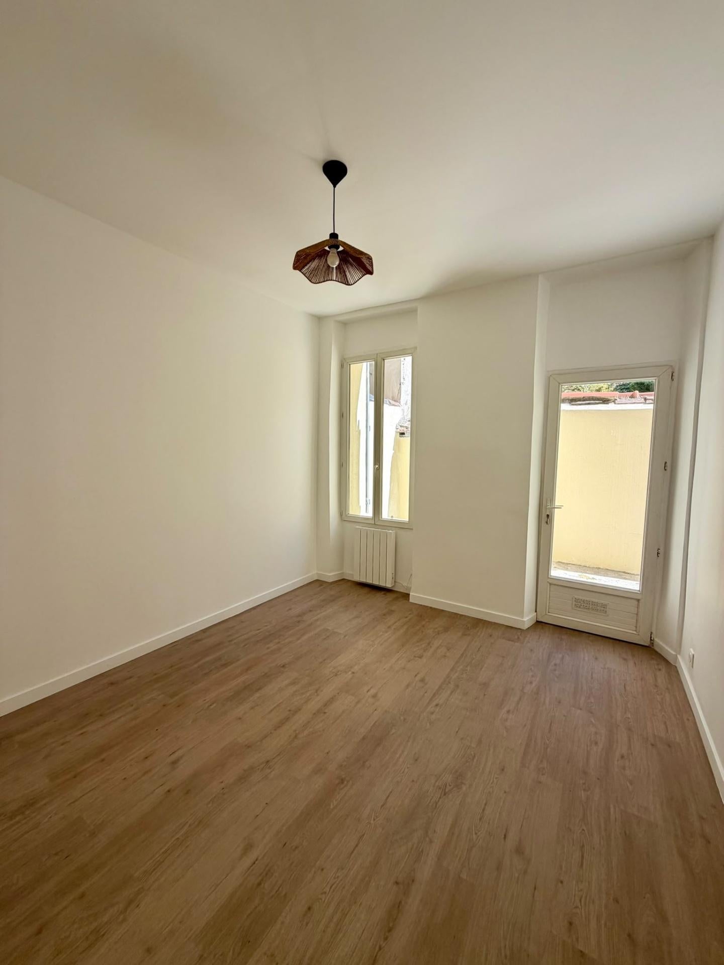 Flat Avenue du Général Grossetti in Marseille