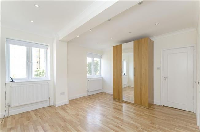 House Middlefield in Greater London