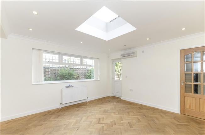 House Middlefield in Greater London