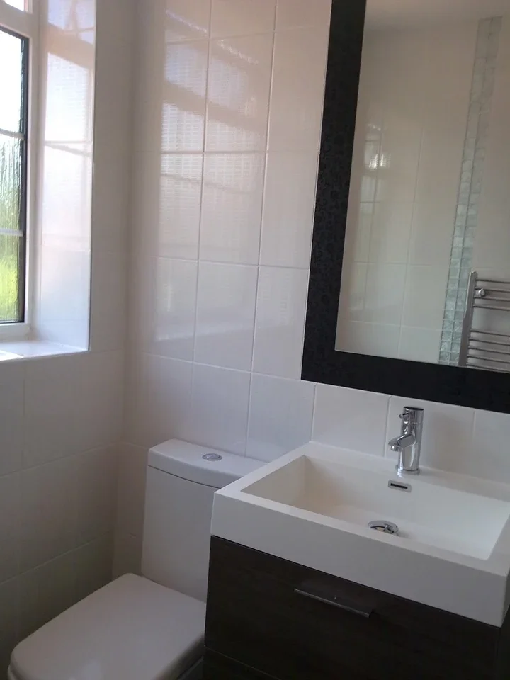 Room Lynwood Avenue in Borough of Runnymede