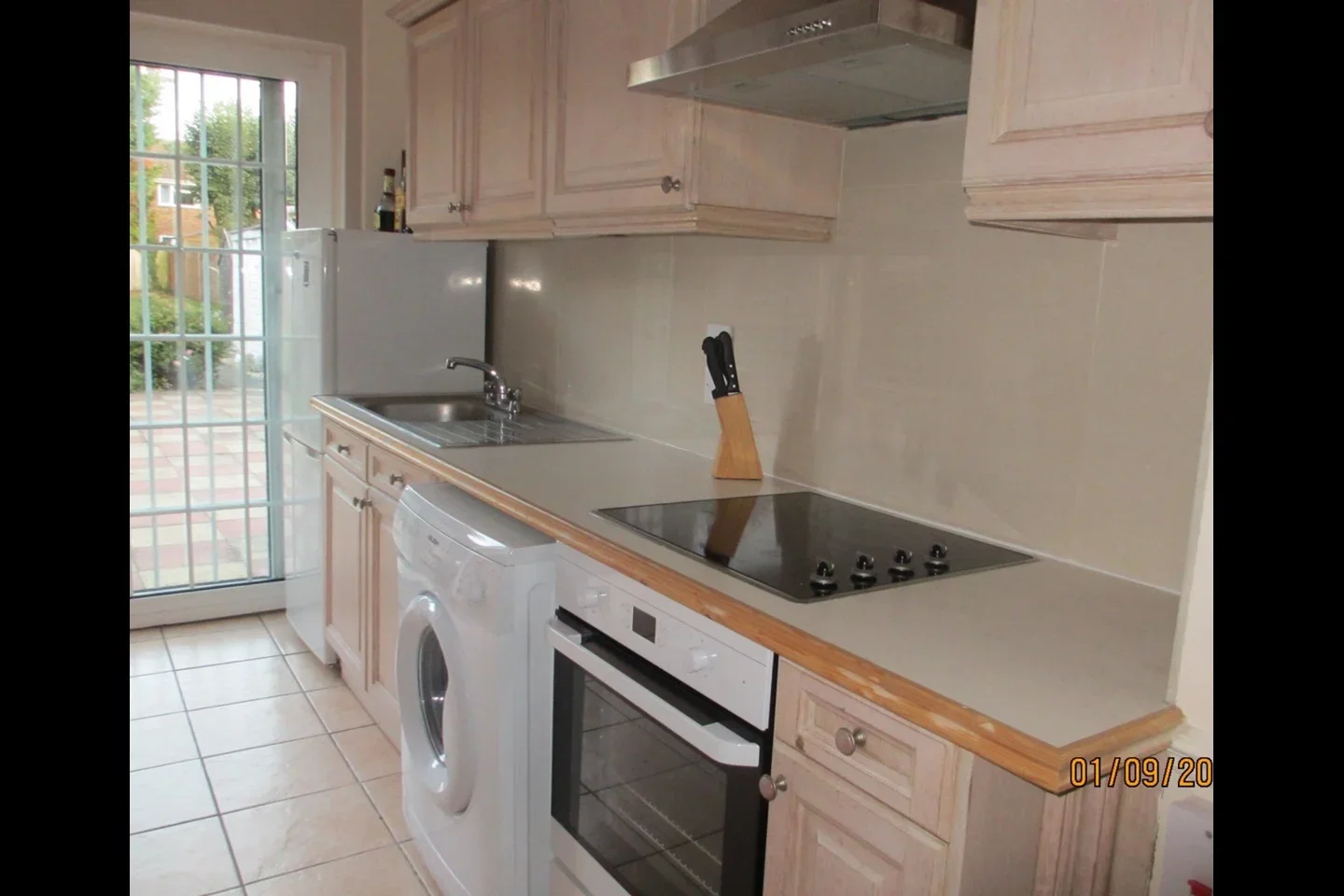 Room Lynwood Avenue in Borough of Runnymede