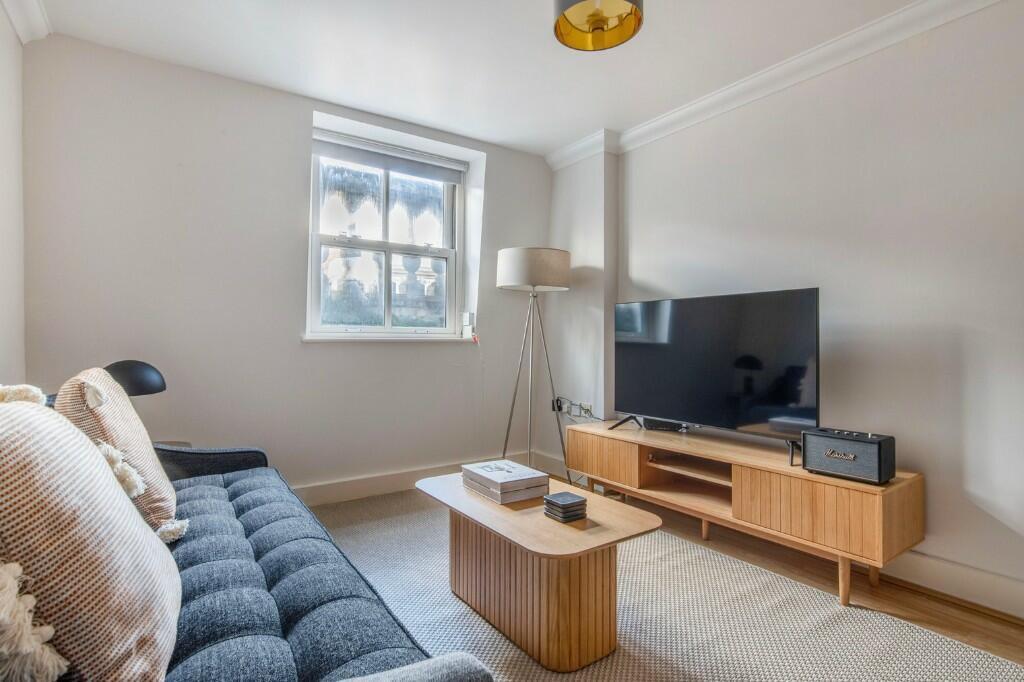 Flat Earl's Court Road in Greater London