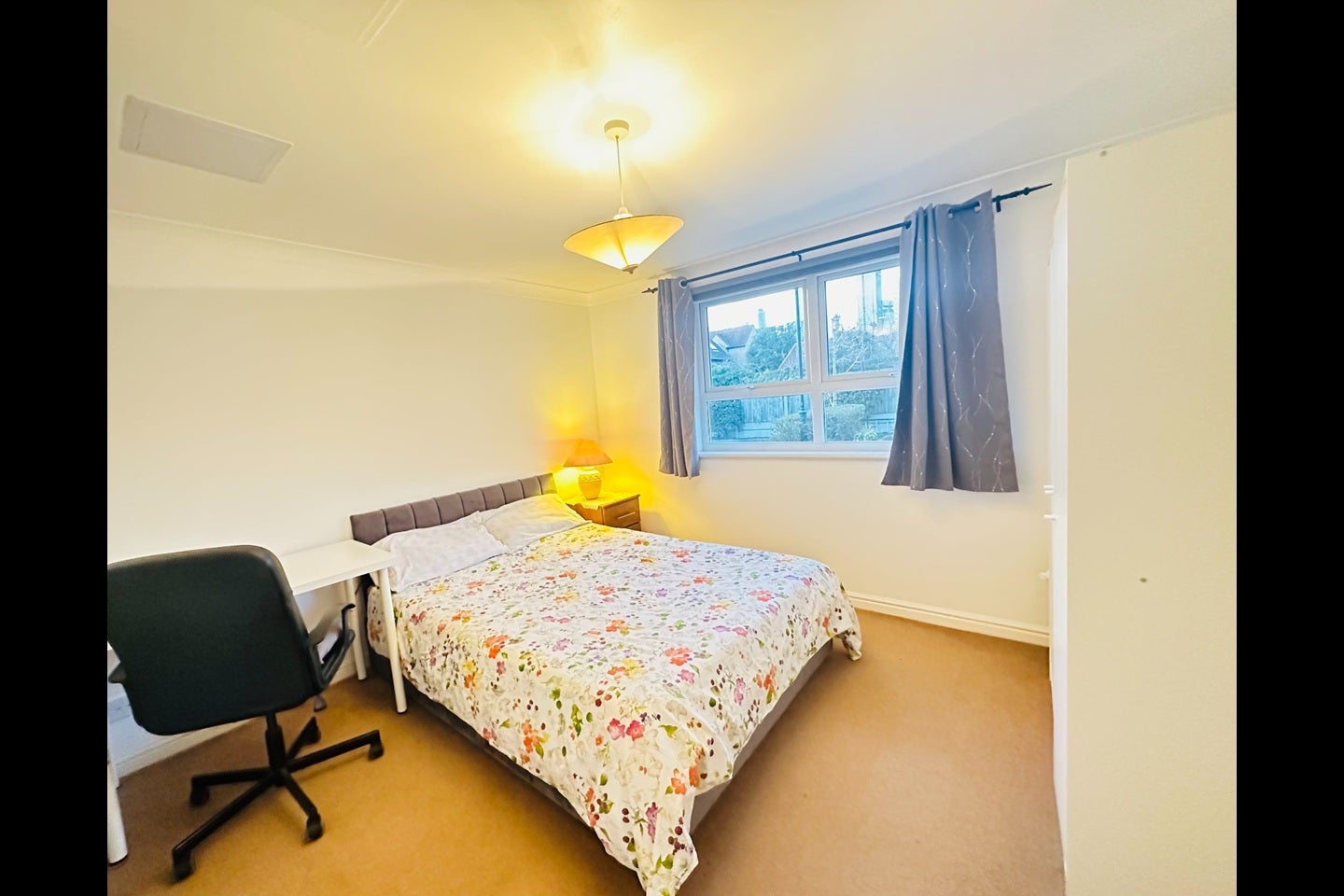 Room Schooner Close in Greater London